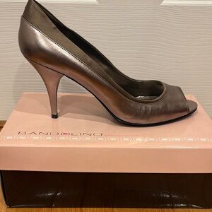 Bandolino Women's Bronze Heels 
Never worn